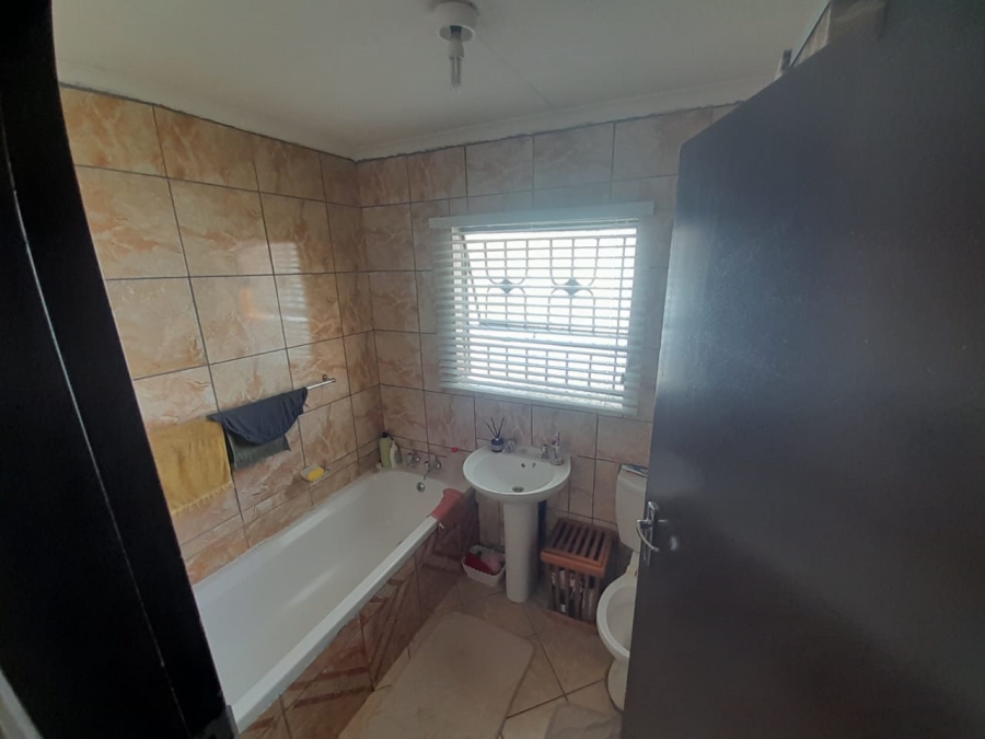  Bedroom Property for Sale in The Orchards Gauteng