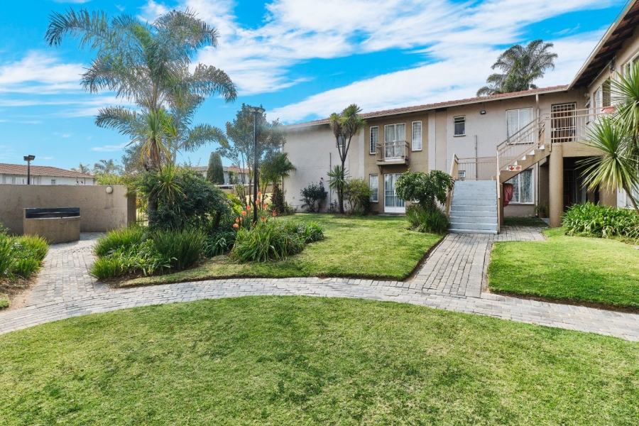  Bedroom Property for Sale in Radiokop Gauteng