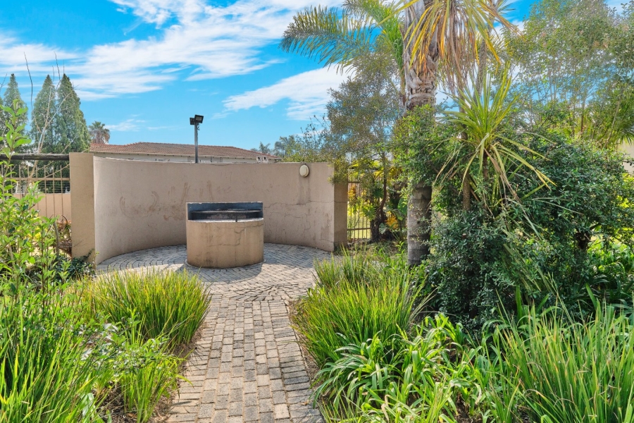  Bedroom Property for Sale in Radiokop Gauteng