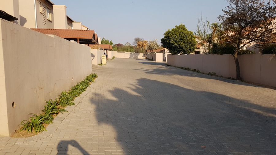 To Let 2 Bedroom Property for Rent in Halfway Gardens Gauteng