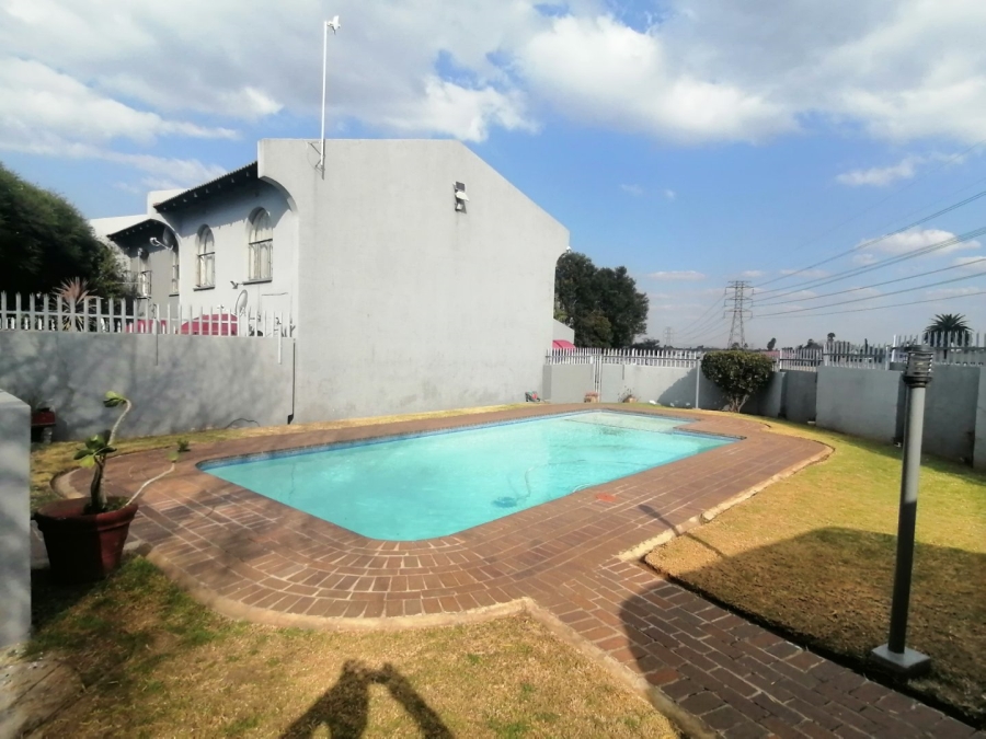 3 Bedroom Property for Sale in Verwoerdpark Gauteng