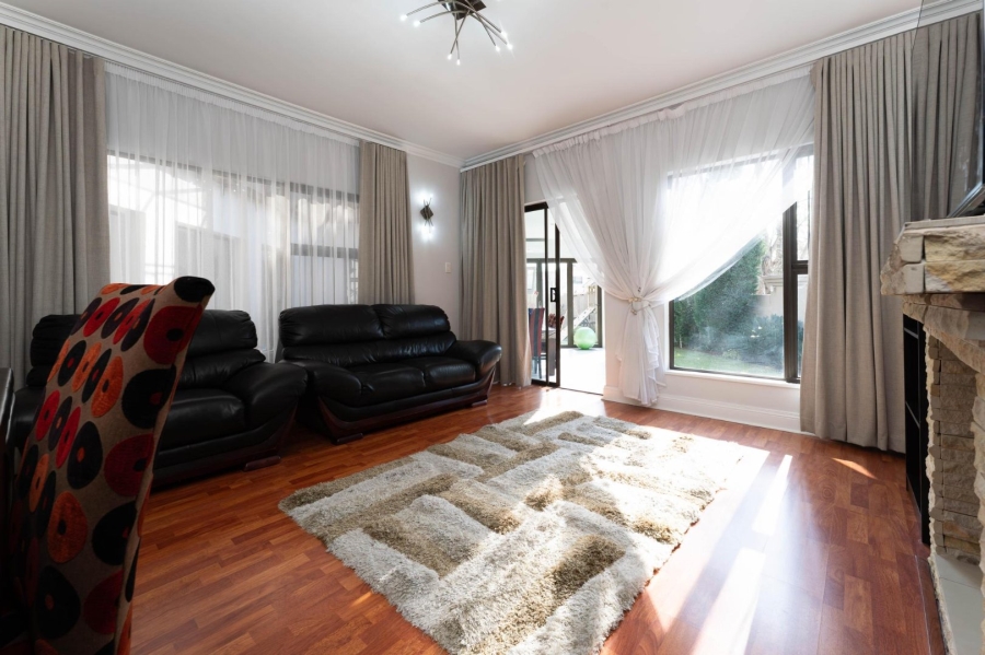 4 Bedroom Property for Sale in Sunninghill Gauteng