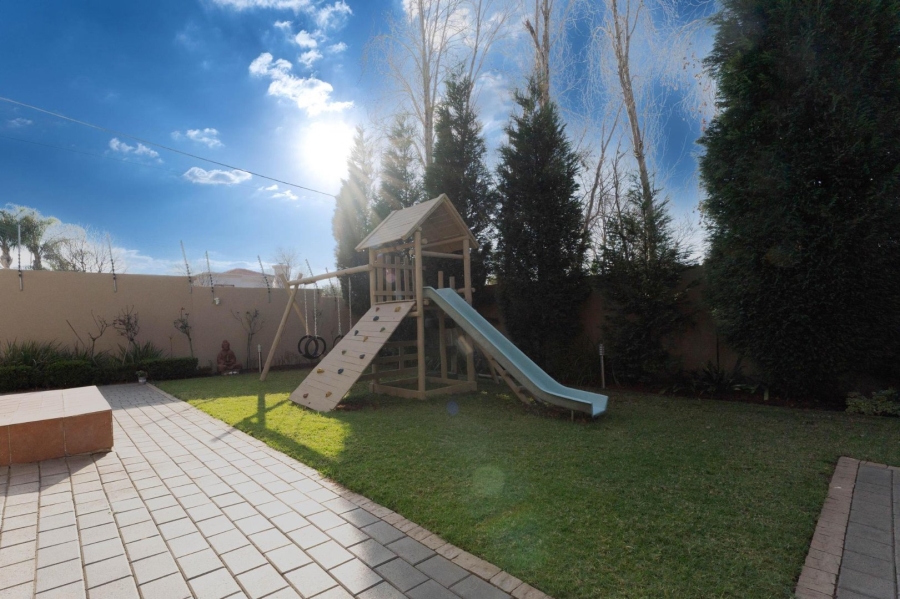 4 Bedroom Property for Sale in Sunninghill Gauteng