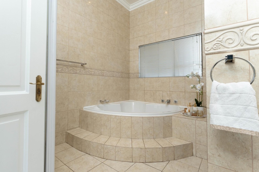 4 Bedroom Property for Sale in Sunninghill Gauteng