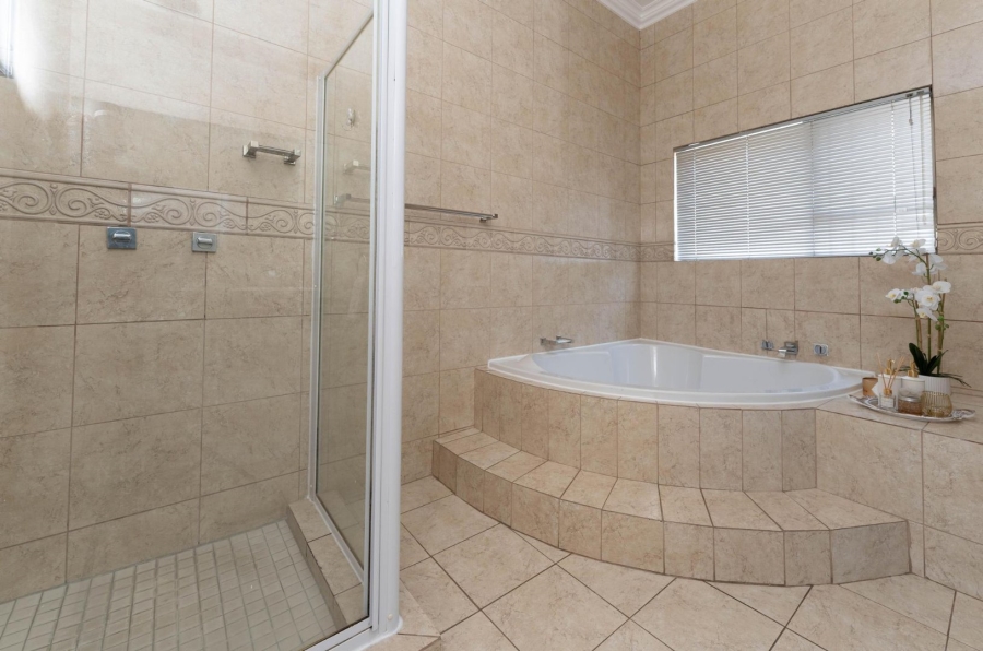 4 Bedroom Property for Sale in Sunninghill Gauteng