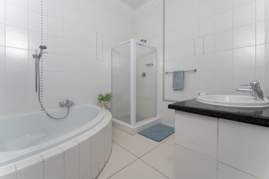 4 Bedroom Property for Sale in Sunninghill Gauteng