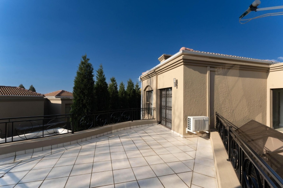 4 Bedroom Property for Sale in Sunninghill Gauteng