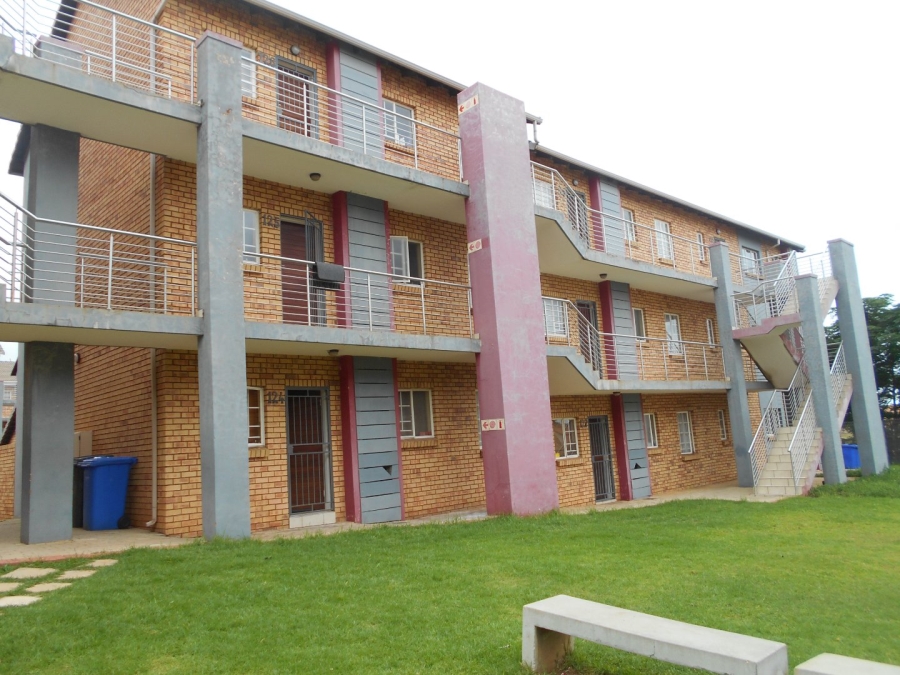 To Let 2 Bedroom Property for Rent in Monavoni Gauteng