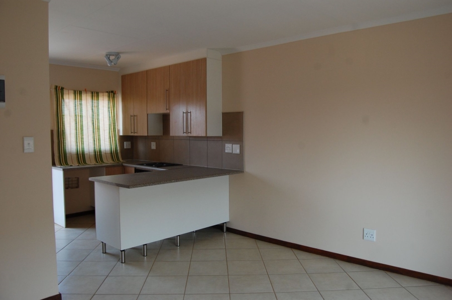 To Let 2 Bedroom Property for Rent in Monavoni Gauteng