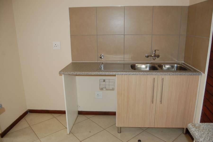 To Let 2 Bedroom Property for Rent in Monavoni Gauteng