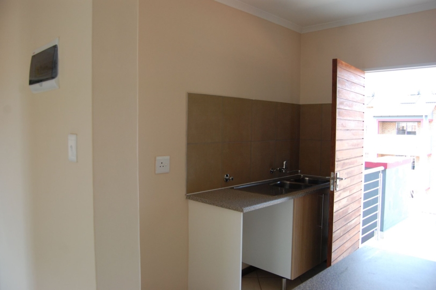 To Let 2 Bedroom Property for Rent in Monavoni Gauteng