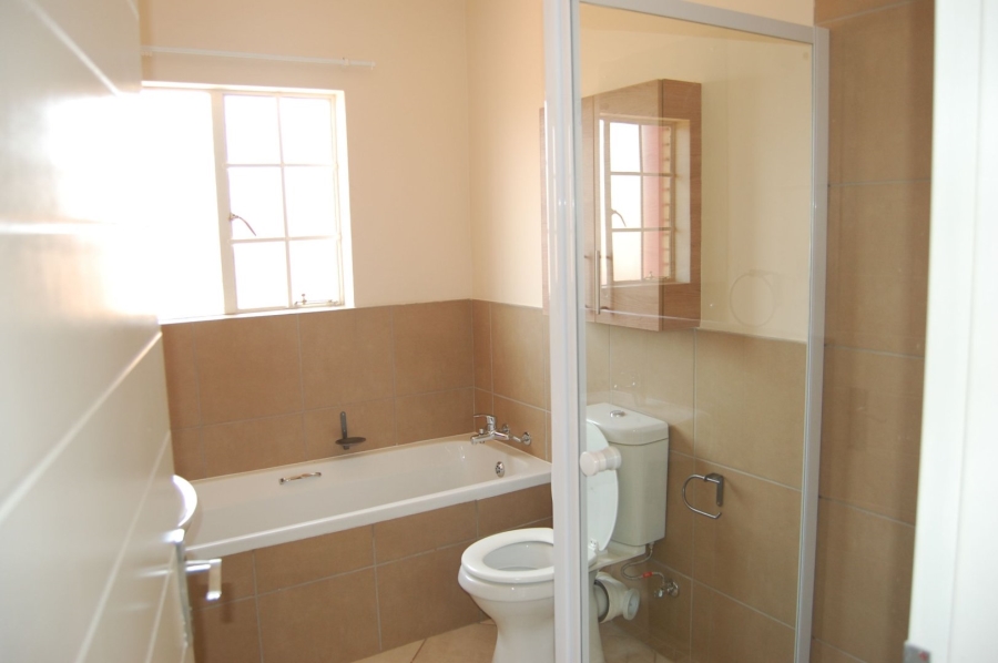 To Let 2 Bedroom Property for Rent in Monavoni Gauteng