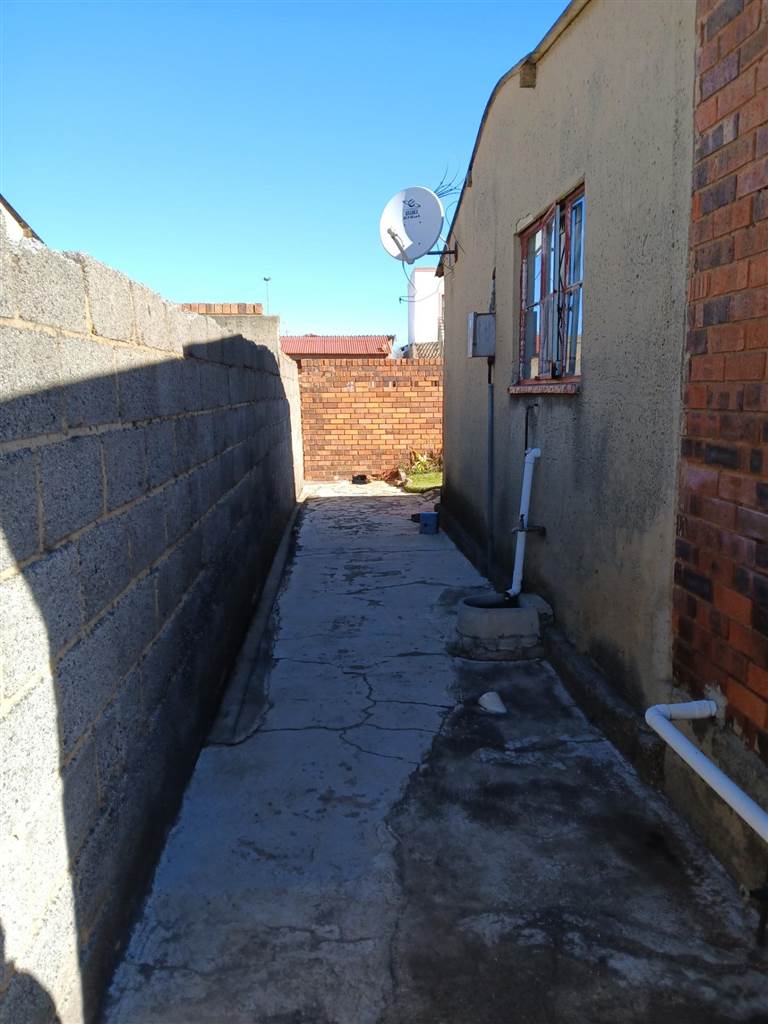 1 Bedroom Property for Sale in Molapo Gauteng