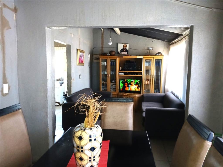 1 Bedroom Property for Sale in Molapo Gauteng