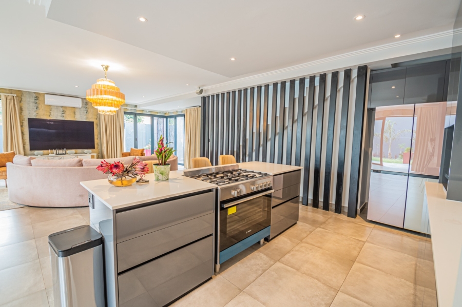 To Let 4 Bedroom Property for Rent in Sandown Gauteng