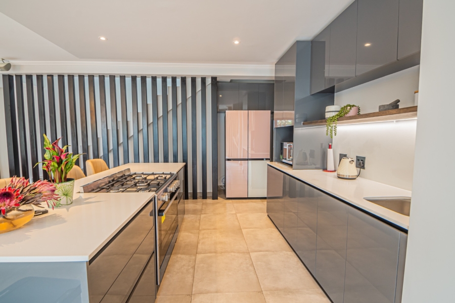 To Let 4 Bedroom Property for Rent in Sandown Gauteng