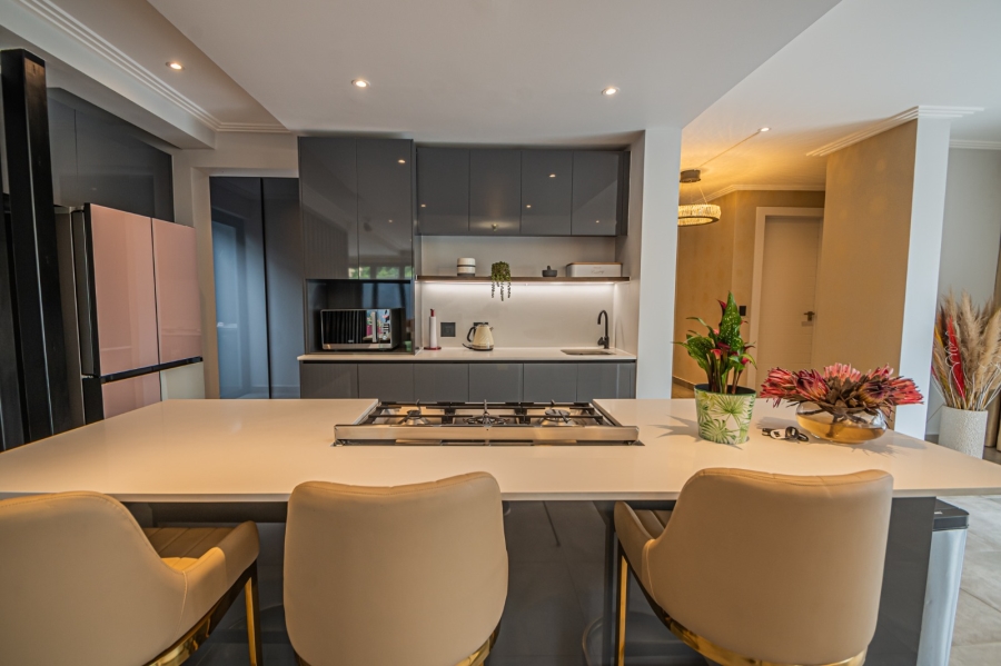 To Let 4 Bedroom Property for Rent in Sandown Gauteng