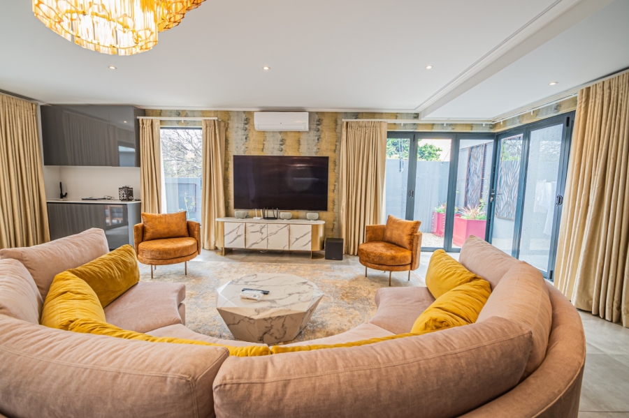 To Let 4 Bedroom Property for Rent in Sandown Gauteng