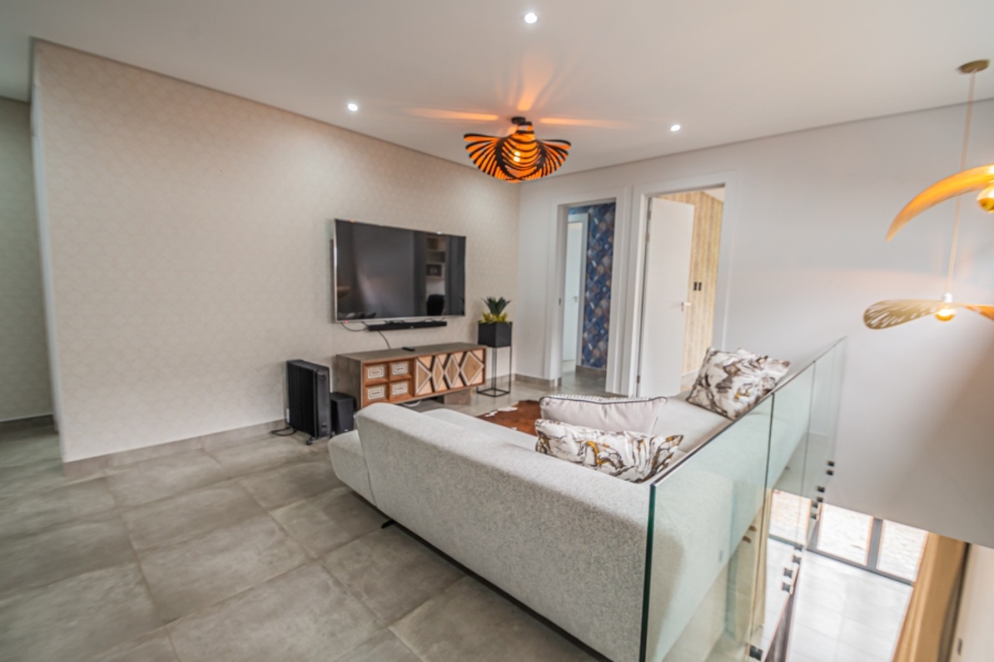 To Let 4 Bedroom Property for Rent in Sandown Gauteng
