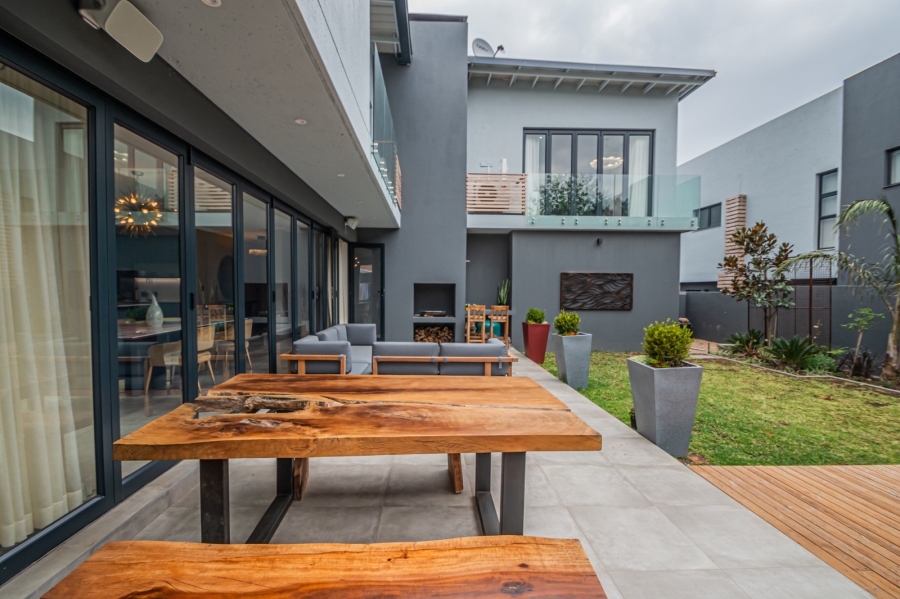 To Let 4 Bedroom Property for Rent in Sandown Gauteng