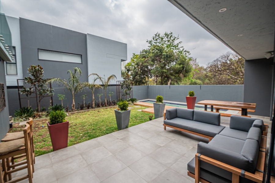 To Let 4 Bedroom Property for Rent in Sandown Gauteng