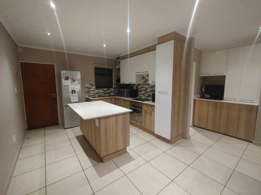 2 Bedroom Property for Sale in Die Hoewes Gauteng