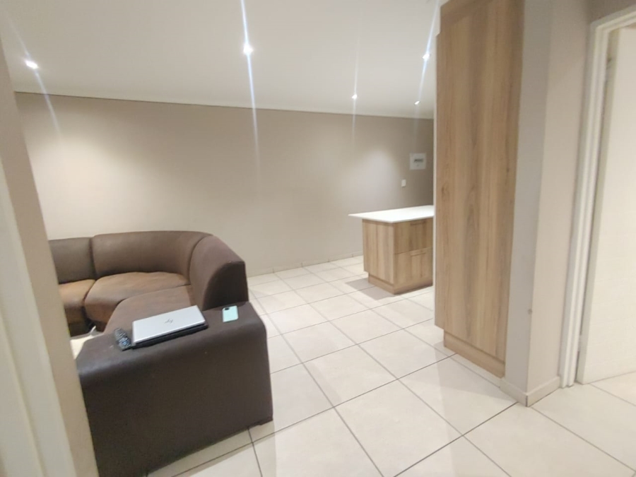 2 Bedroom Property for Sale in Die Hoewes Gauteng