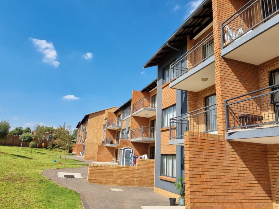 2 Bedroom Property for Sale in Die Hoewes Gauteng
