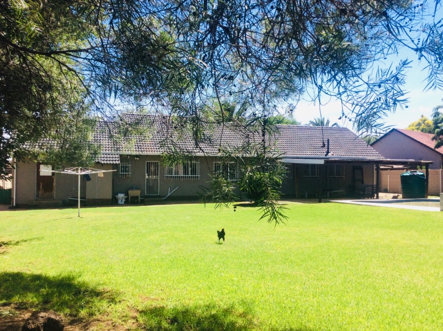 To Let 4 Bedroom Property for Rent in Brackendowns Gauteng