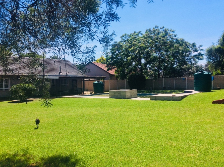 To Let 4 Bedroom Property for Rent in Brackendowns Gauteng