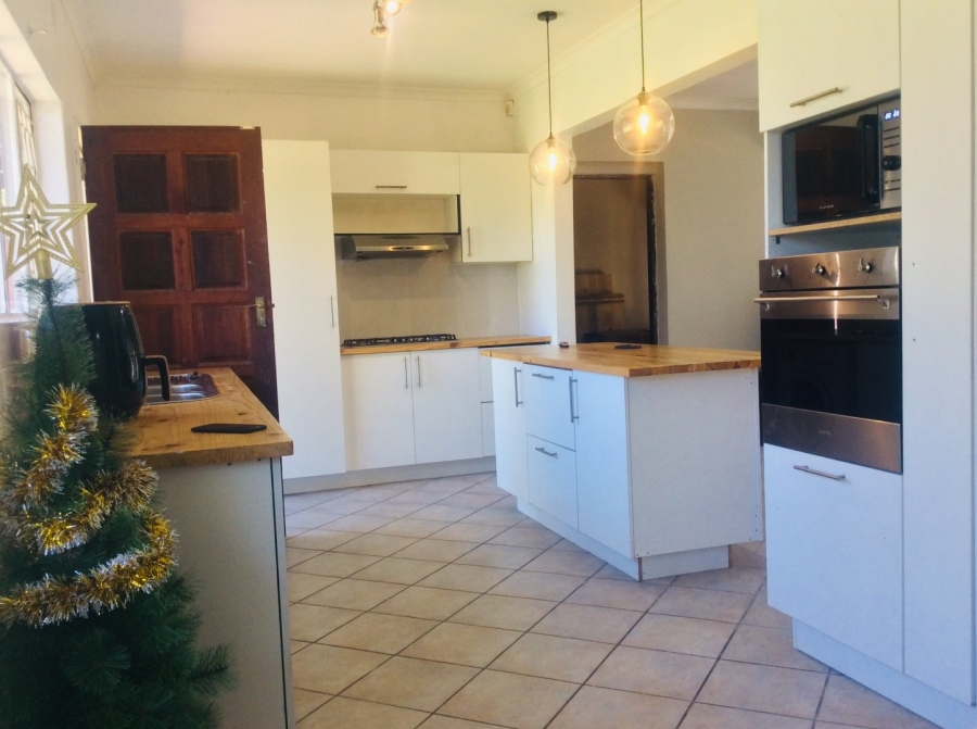 To Let 4 Bedroom Property for Rent in Brackendowns Gauteng