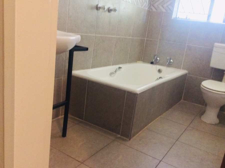 To Let 4 Bedroom Property for Rent in Brackendowns Gauteng
