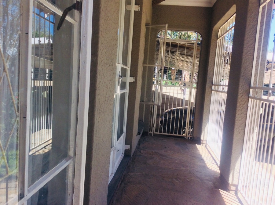 To Let 4 Bedroom Property for Rent in Brackendowns Gauteng