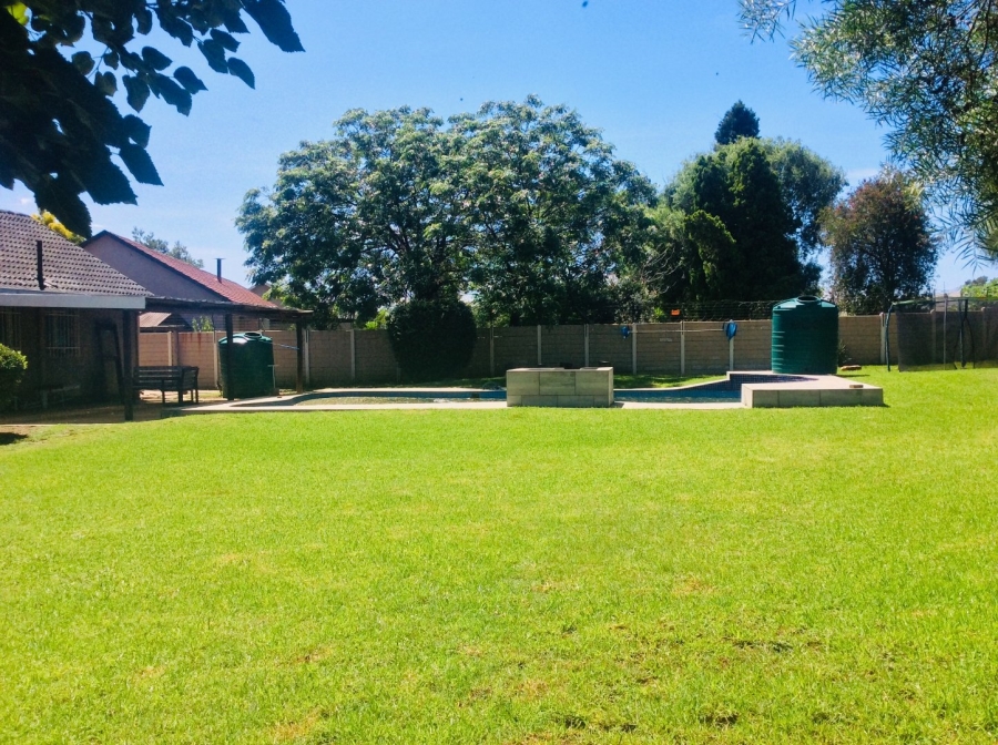 To Let 4 Bedroom Property for Rent in Brackendowns Gauteng