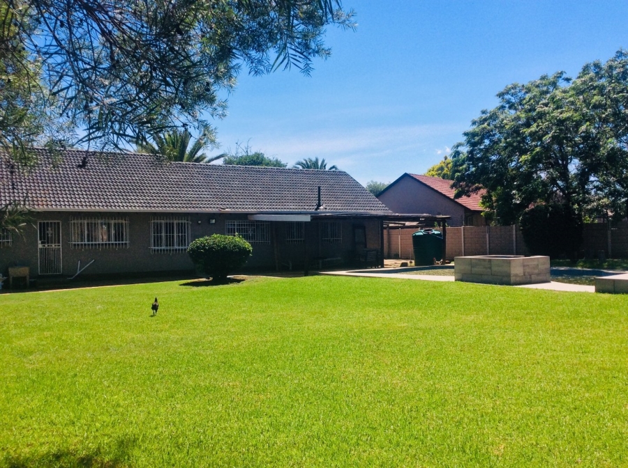 To Let 4 Bedroom Property for Rent in Brackendowns Gauteng