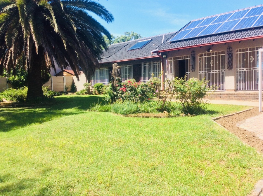 To Let 4 Bedroom Property for Rent in Brackendowns Gauteng