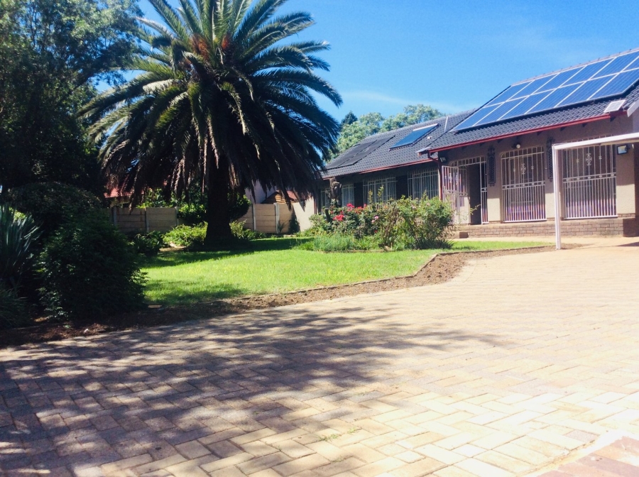 To Let 4 Bedroom Property for Rent in Brackendowns Gauteng