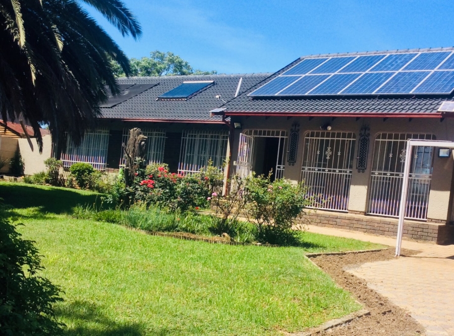 To Let 4 Bedroom Property for Rent in Brackendowns Gauteng
