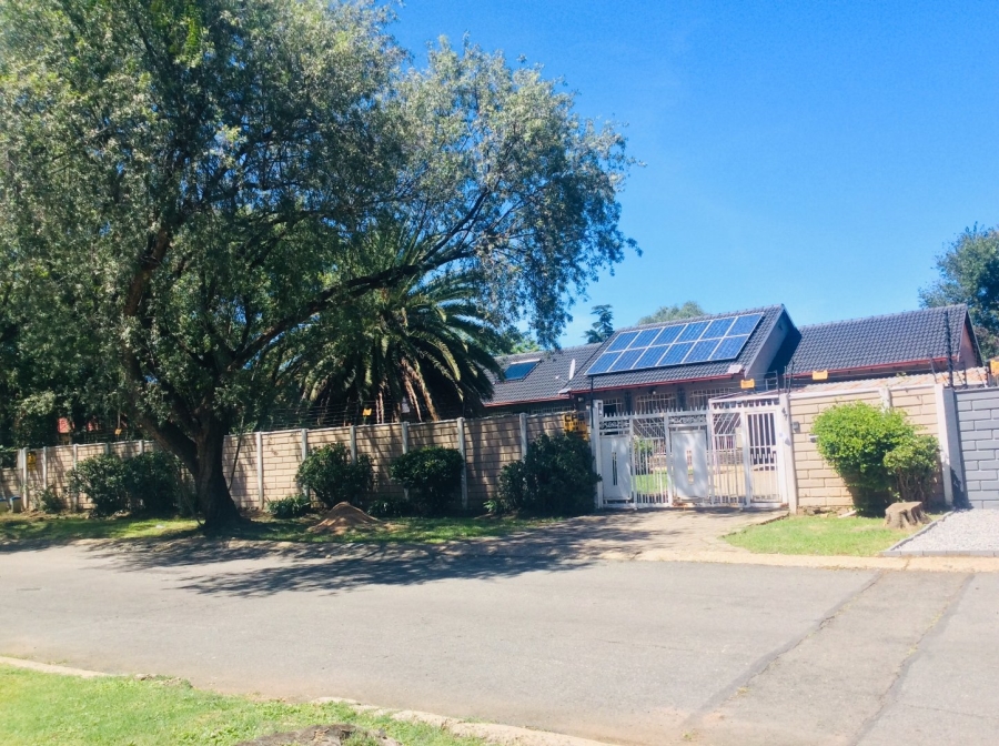 To Let 4 Bedroom Property for Rent in Brackendowns Gauteng