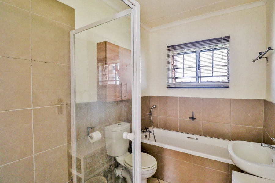 2 Bedroom Property for Sale in Noordwyk Gauteng