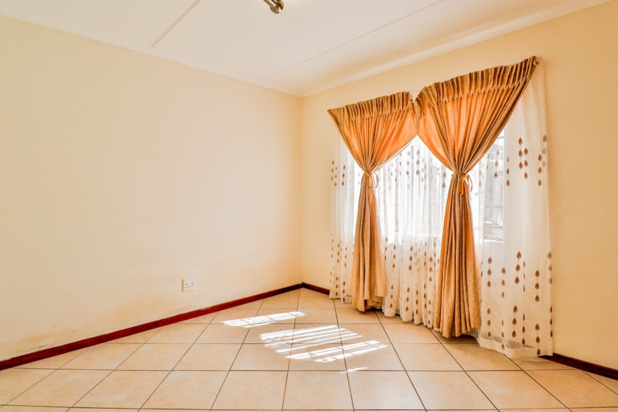 2 Bedroom Property for Sale in Noordwyk Gauteng
