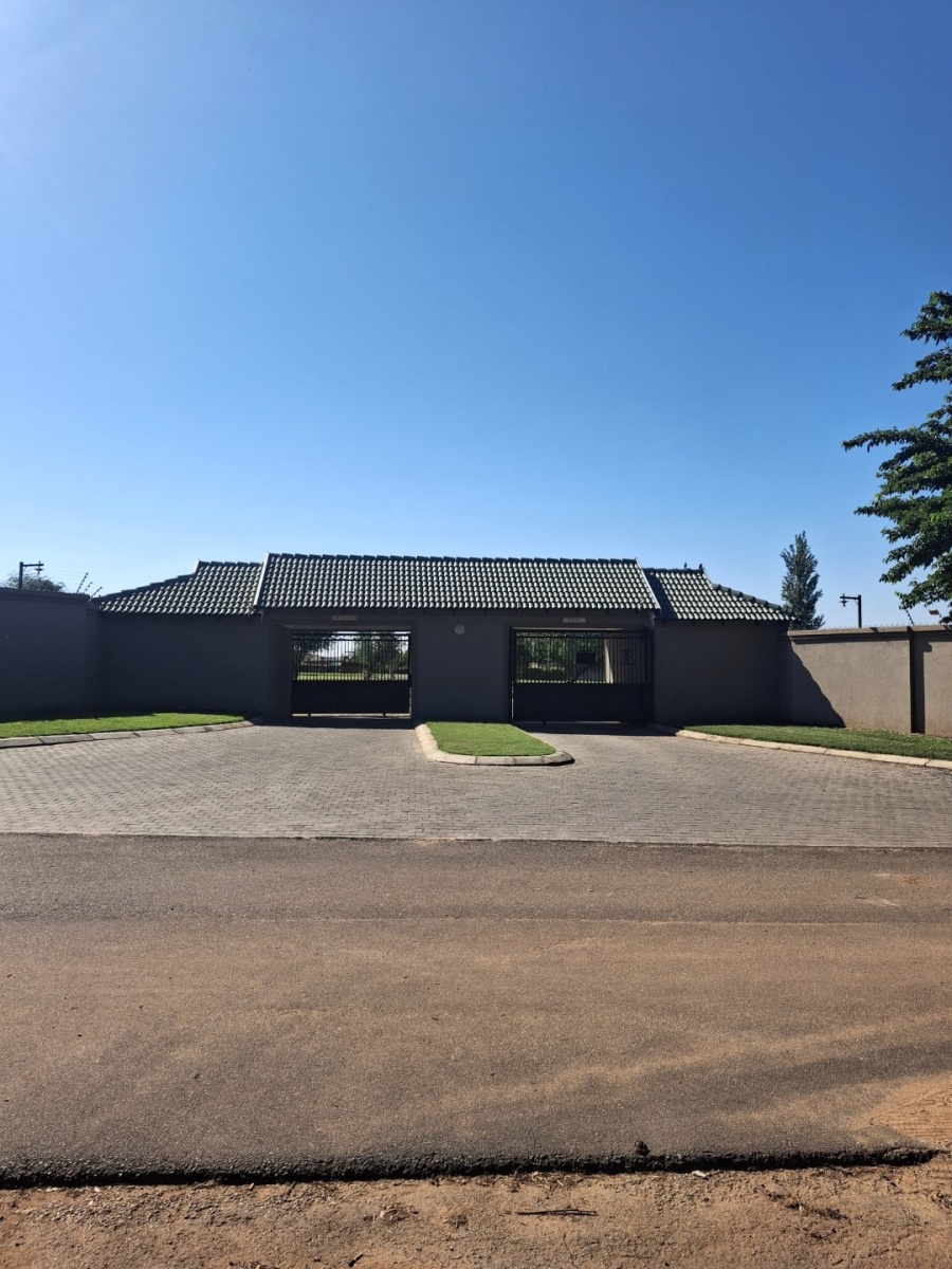 Commercial Property for Sale in Cloverdene Gauteng