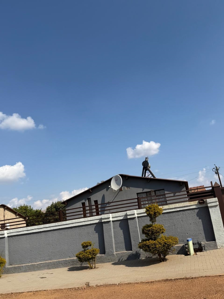 2 Bedroom Property for Sale in Esangweni Gauteng