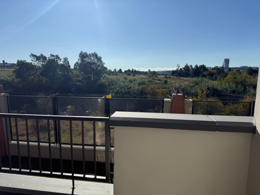 To Let 3 Bedroom Property for Rent in Waterfall Gauteng