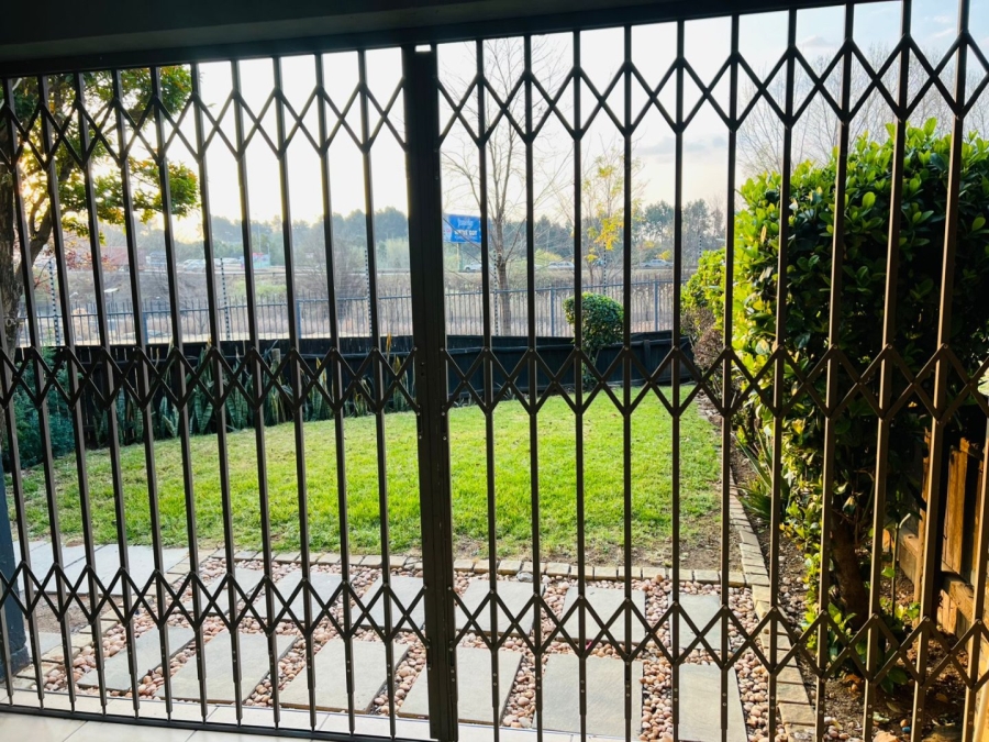 2 Bedroom Property for Sale in Greenstone Hill Gauteng