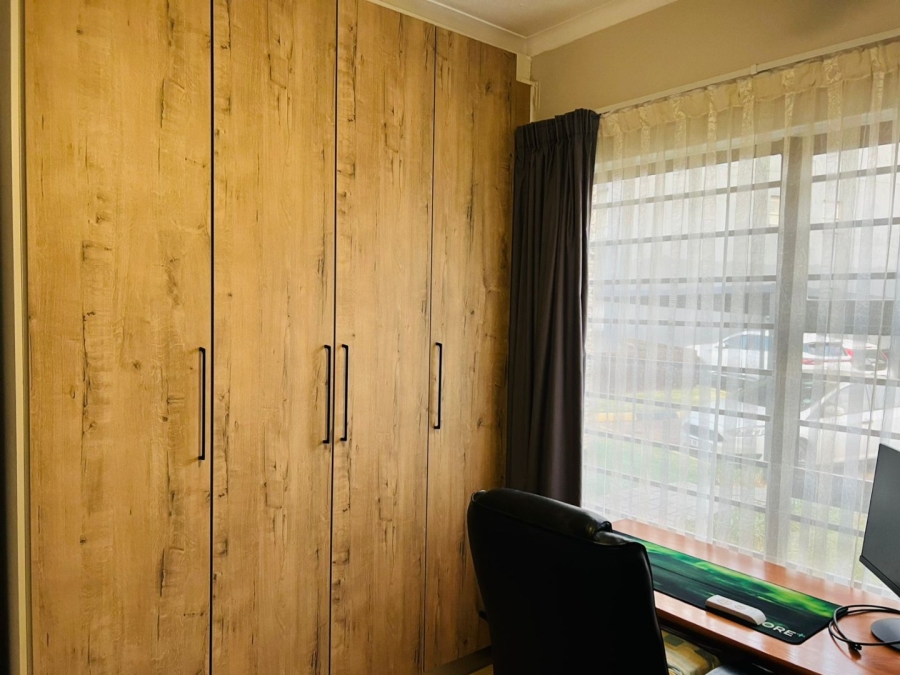 2 Bedroom Property for Sale in Greenstone Hill Gauteng