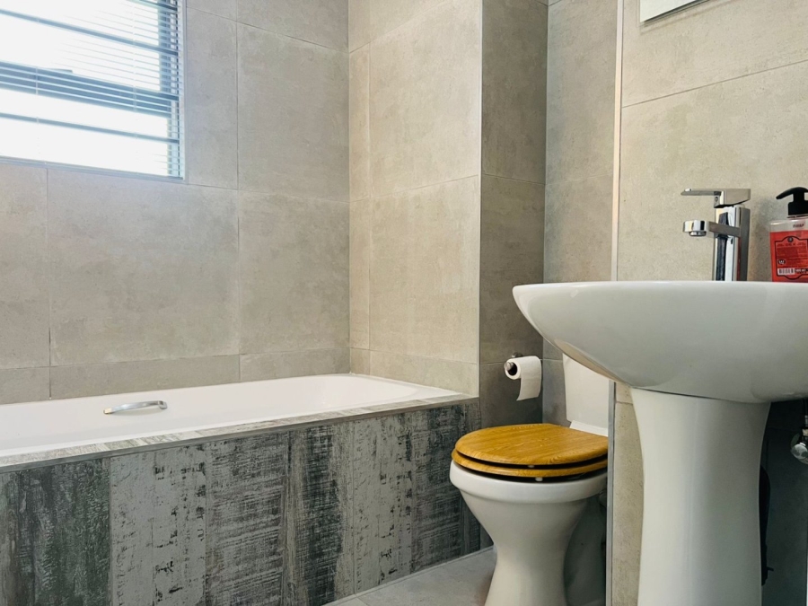 2 Bedroom Property for Sale in Greenstone Hill Gauteng