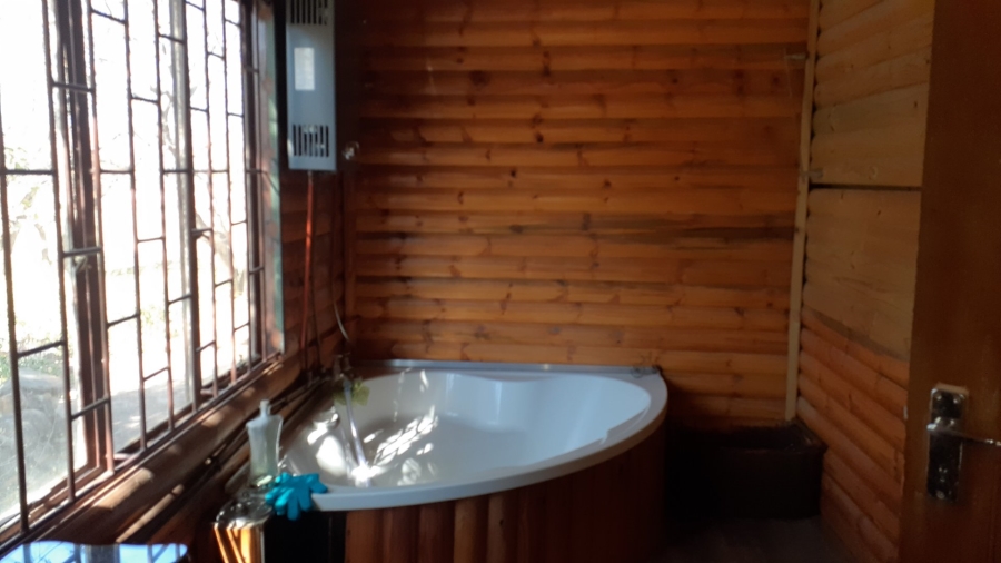  Bedroom Property for Sale in Heatherdale AH Gauteng