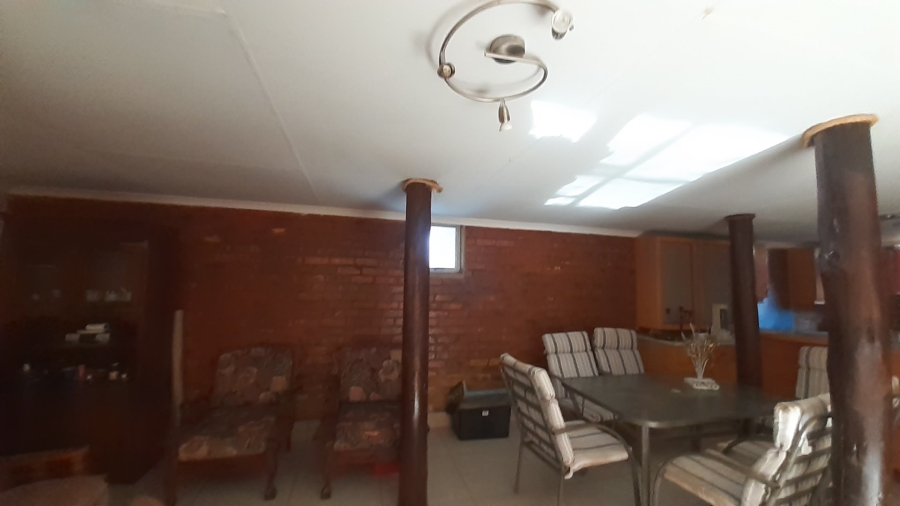  Bedroom Property for Sale in Heatherdale AH Gauteng