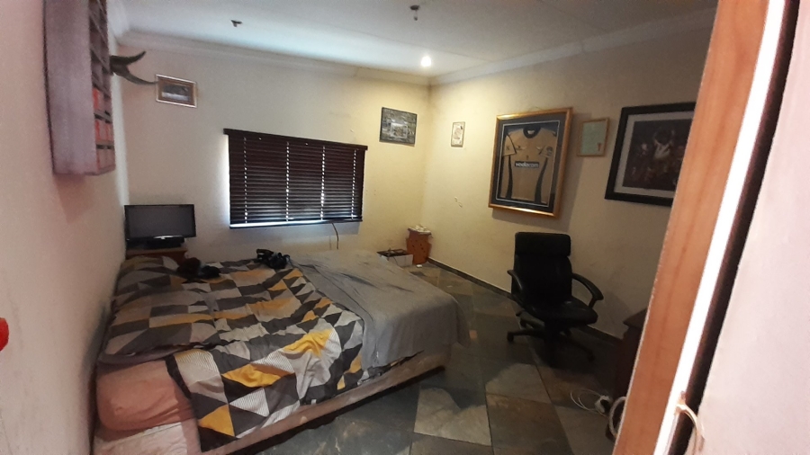  Bedroom Property for Sale in Heatherdale AH Gauteng